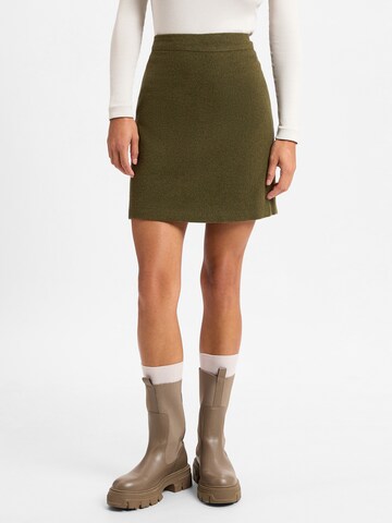 Marie Lund Skirt in Green: front
