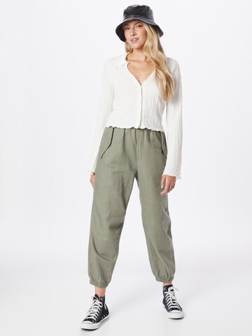 Tapered Pantaloni de la GAP pe verde