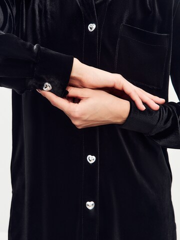 Serena Silueta Blouse 'Velvet Shirt' in Zwart