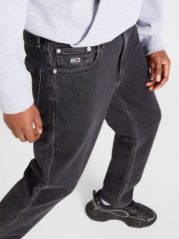 Tommy Jeans Regular Jeans 'DAD TAPERED' in Black