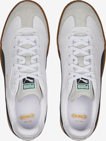 PUMA - Zapatillas de fútbol 'KING 21' en blanco