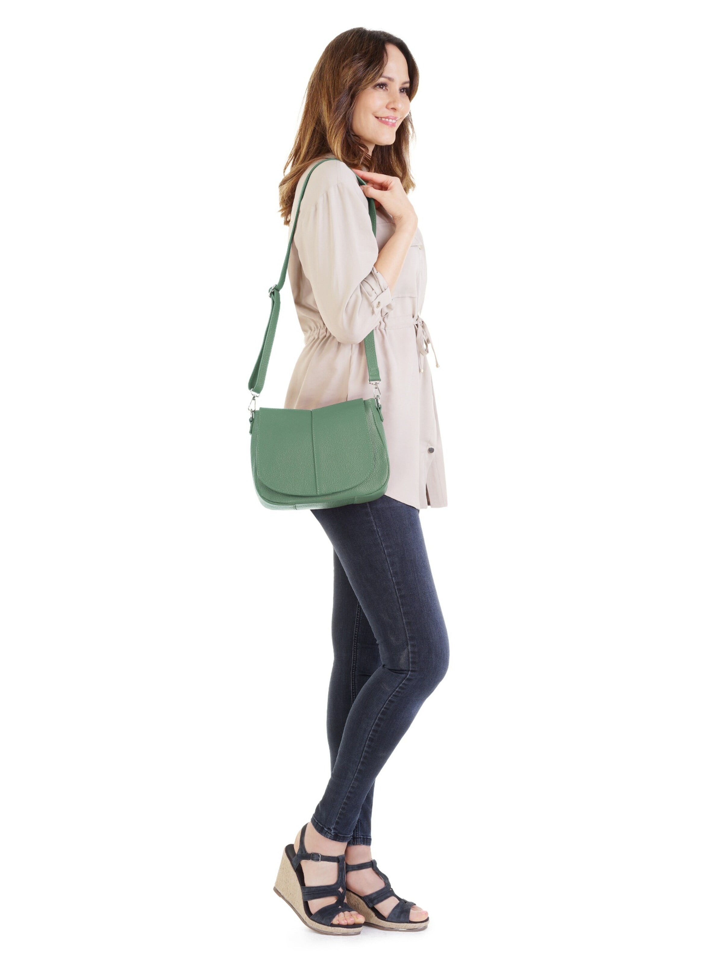 Cluty Crossbody Bag in Green: front