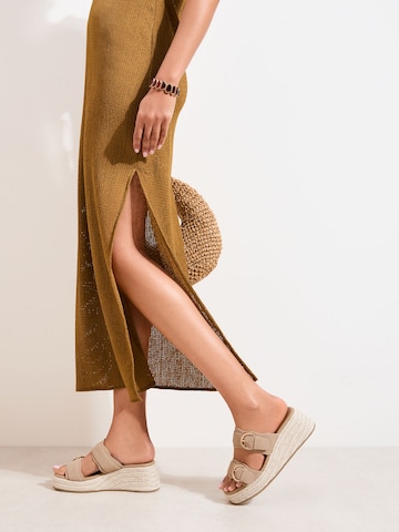 Friends Like These Sandals in Brown