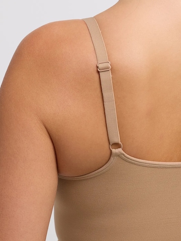 Body modellante 'Cami Sculpting Bodysuit with Slip' di cfab in beige