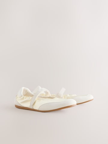 Ballerines à lanières 'Forever Comfort®' Next en blanc