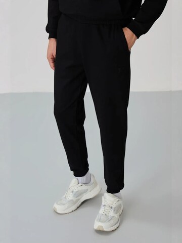 Tommy Life Tracksuit in Black