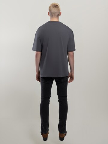 MAD TIGERS Shirt 'Dark Oceans' in Grau