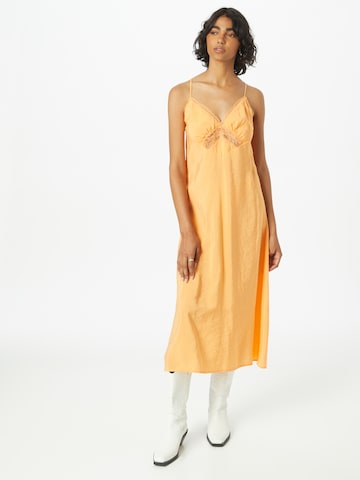 Robe Dorothy Perkins en orange : devant