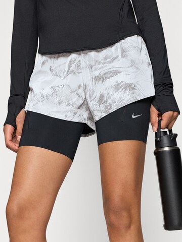 Regular Pantalon de sport NIKE en gris