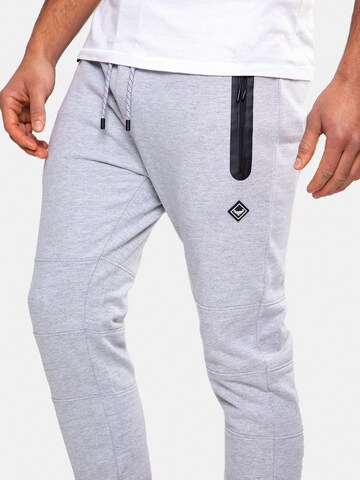 Effilé Pantalon 'Tristain' Threadbare en gris