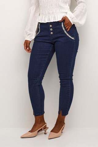 Coupe slim Jean 'Holly' Cream en bleu