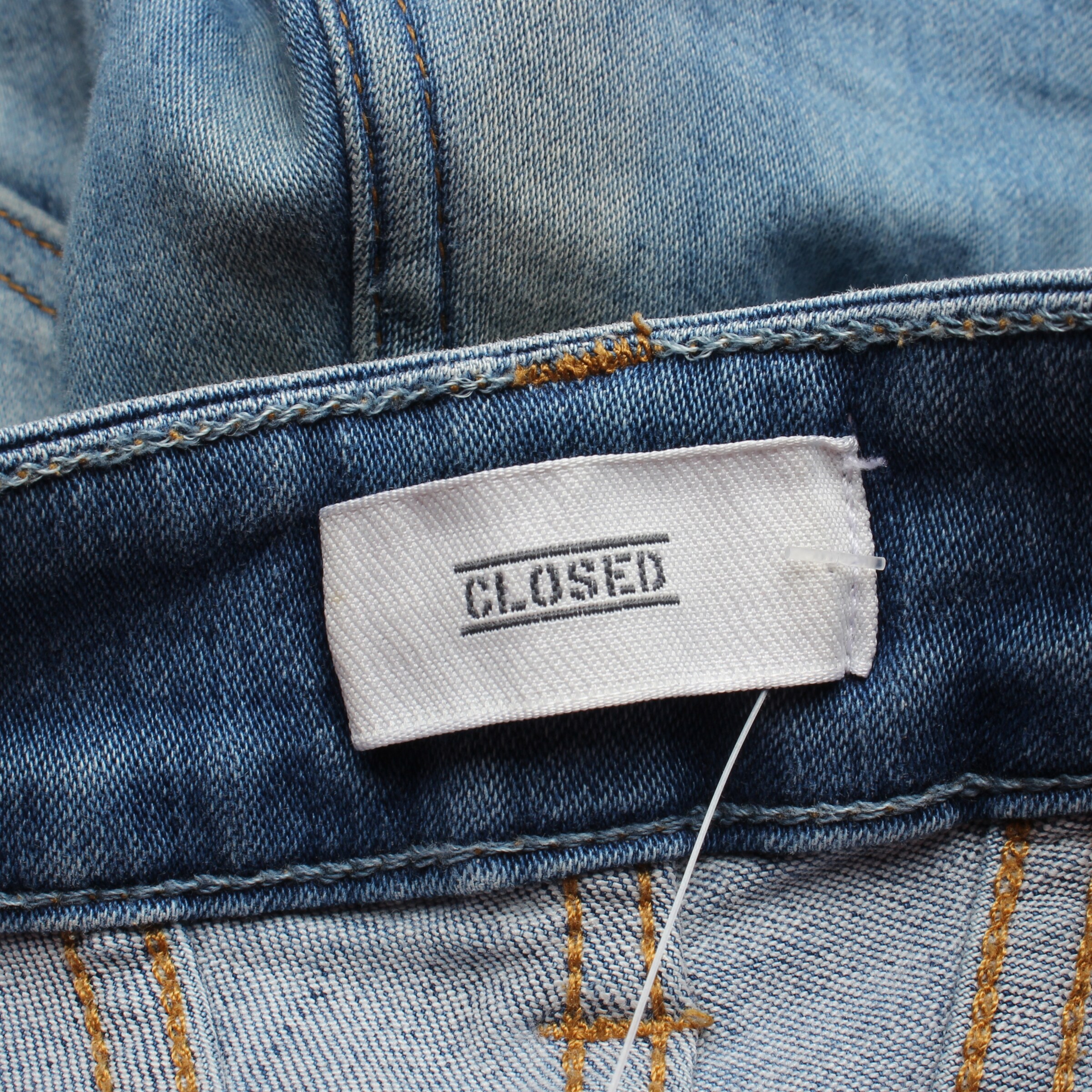 Closed Jeans in 26 in Blue