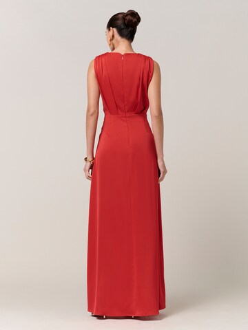 Rochie de seară 'Reannah' de la Sável pe roșu: spate