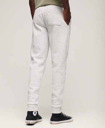 Superdry Tapered Broek in Grijs