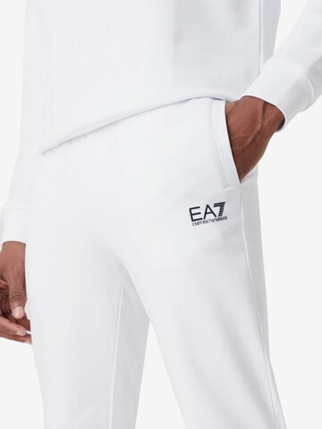 Tapered Pantaloni 'Ea7' di EA7 Emporio Armani in bianco