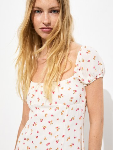 Abito estivo di Pull&Bear in rosso