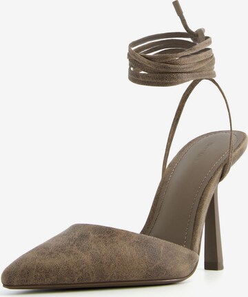 Bershka Slingback Pumps in Brown: front