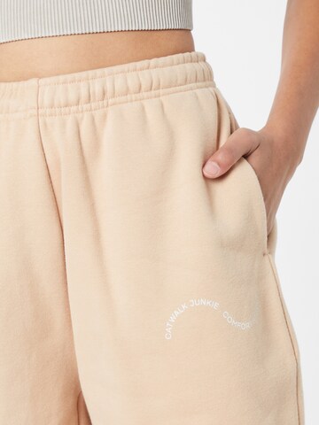 Loosefit Pantaloni 'TAKE IT EASY' di Comfort Studio by Catwalk Junkie in beige