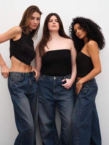 RÆRE by Lorena Rae Flared Jeans i blå