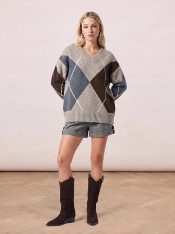 noar studios Sweater in Beige