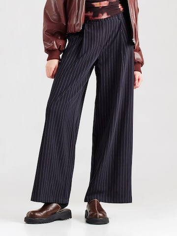 studioselect Ohlapna forma Hlače z naborki 'Elsa' | črna barva: sprednja stran