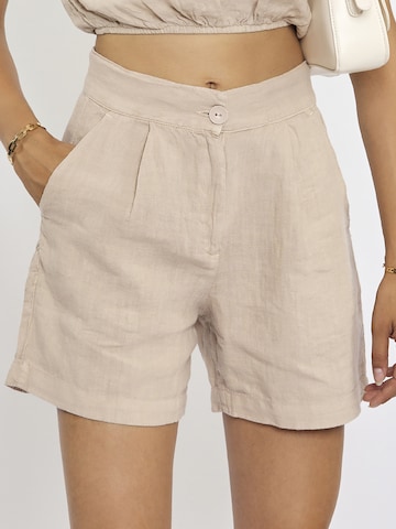 FRESHLIONS Regular Pleat-Front Pants in Beige: front