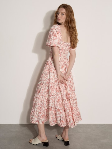 Robe ' ' Apricot en rose