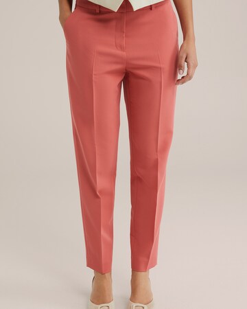 WE Fashion Slim fit Trousers with creases in Red: front