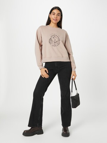 NEW LOOK - Sweatshirt 'MYSTIC ' em castanho