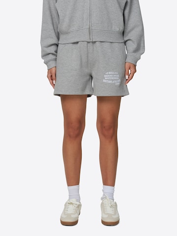 Good For Nothing Loosefit Broek in Grijs: voorkant