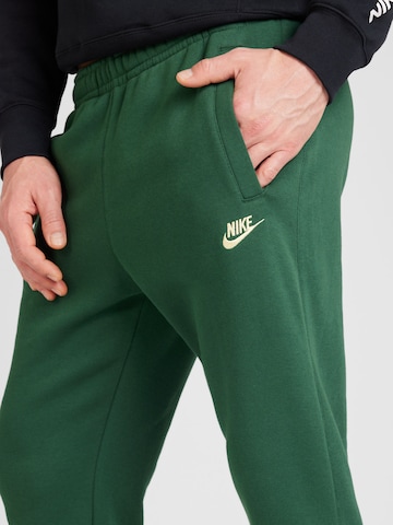 Effilé Pantalon 'CLUB FLEECE' Nike Sportswear en vert