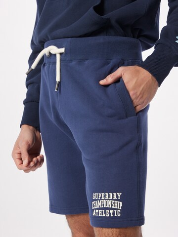 regular Pantaloni di Superdry in blu