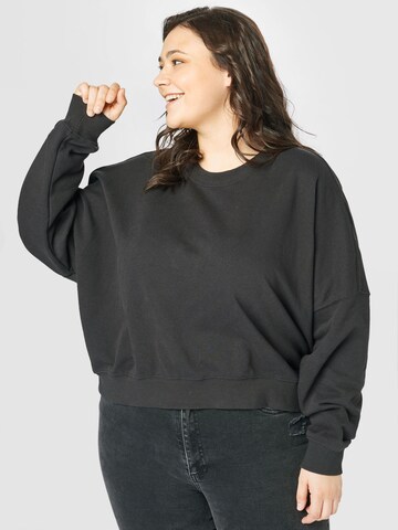Cotton On Curve Sweatshirt in Black: front