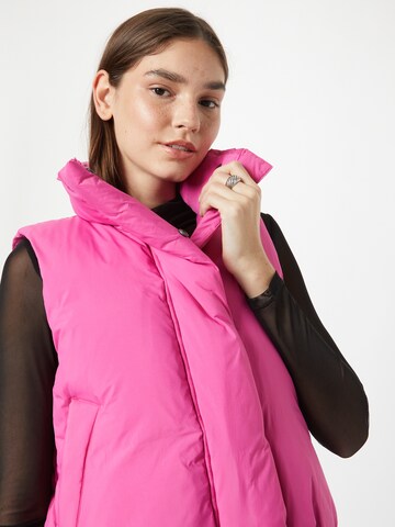 LEVI'S ® Väst 'Pillow Bubble Vest' i rosa