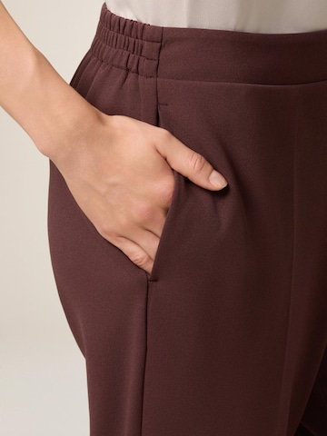 Regular Pantalon oltre en rouge