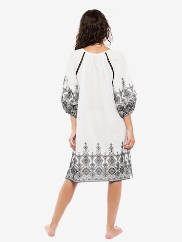 Robe d’été 'BEACHWEAR EMBROIDERY BLACK' Pink Label en blanc