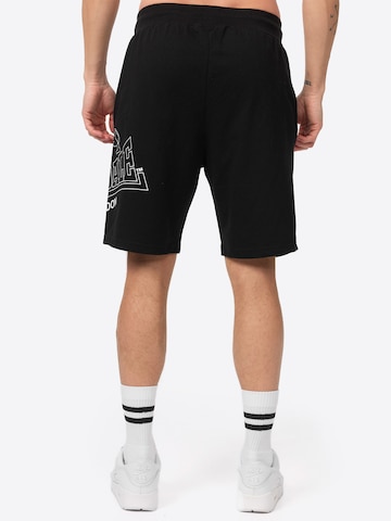 regular Pantaloni sportivi di LONSDALE in nero