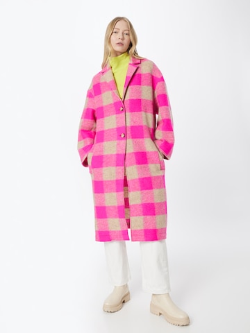 Liv Bergen Between-Seasons Coat 'Isabelle' in Pink: front