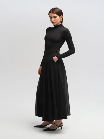 Touche Prive Skirt in Black