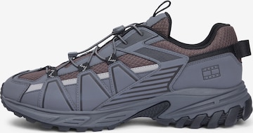 Tommy Jeans Trampki niskie w kolorze szary: przód