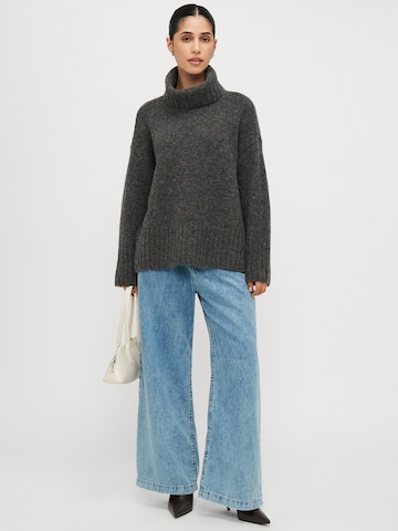 Vero Moda Petite Svetr 'VMINGRID' – šedá