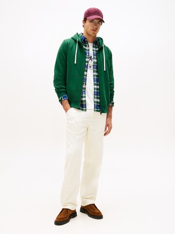 Hanorac 'ESSENTIAL' de la TOMMY HILFIGER pe verde