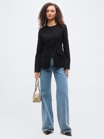 Blazer di Gina Tricot in nero