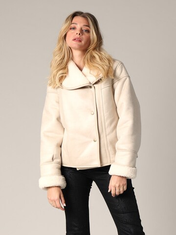 Veste mi-saison Deeluxe en blanc : devant