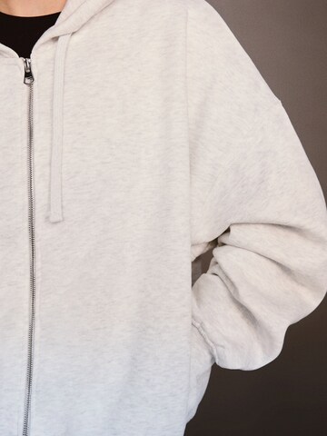 Veste de survêtement Bershka en gris