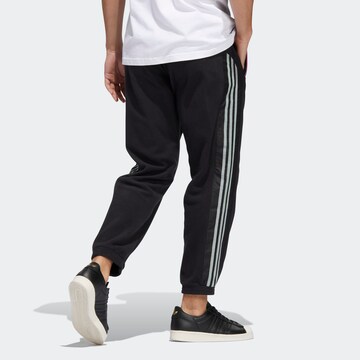 ADIDAS ORIGINALS Normalny krój Spodnie 'Polar Fleece' w kolorze czarny