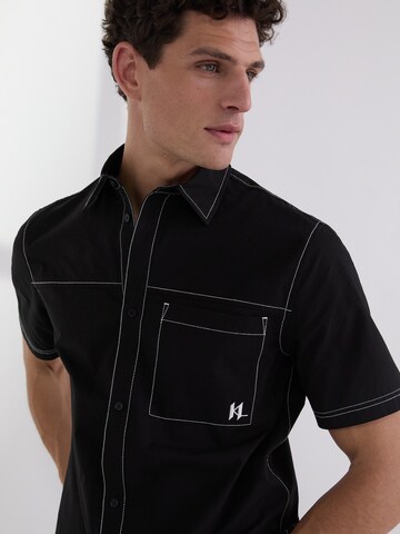 Coupe regular Chemise Karl Lagerfeld en noir