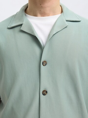 SELECTED HOMME Comfort fit Button Up Shirt in Green