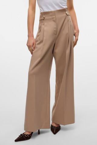 Wide leg Pantaloni con pieghe 'VMELMA' di VERO MODA in beige