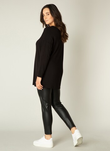 BASE LEVEL CURVY Shirt 'Adele' in Schwarz